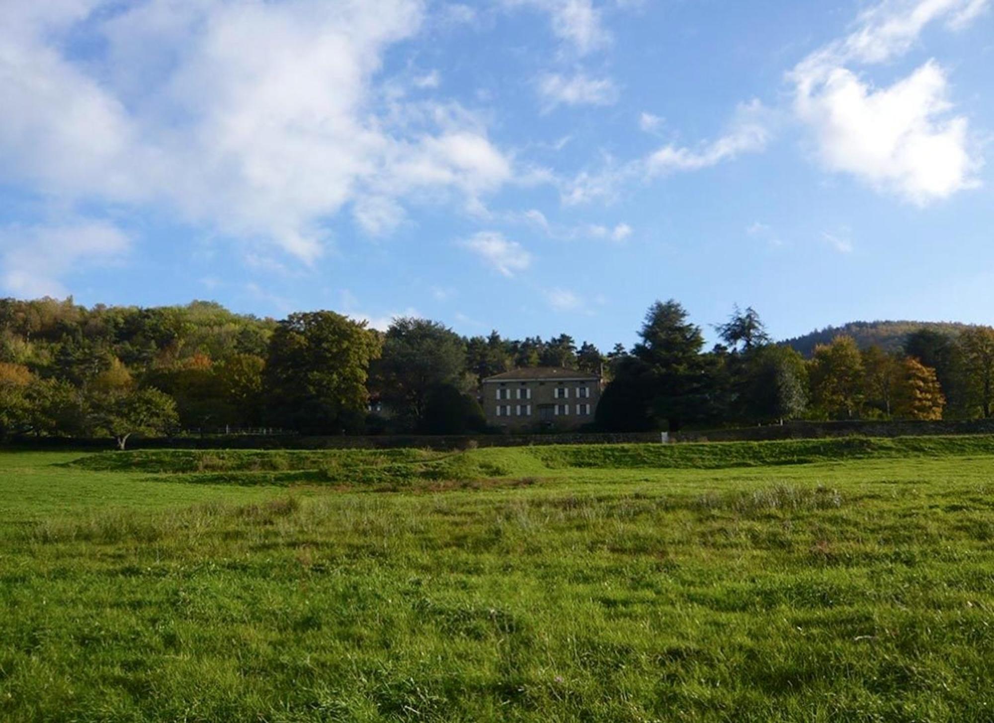 Manoir Majestueux A Satillieu Avec Piscine Privee Luaran gambar